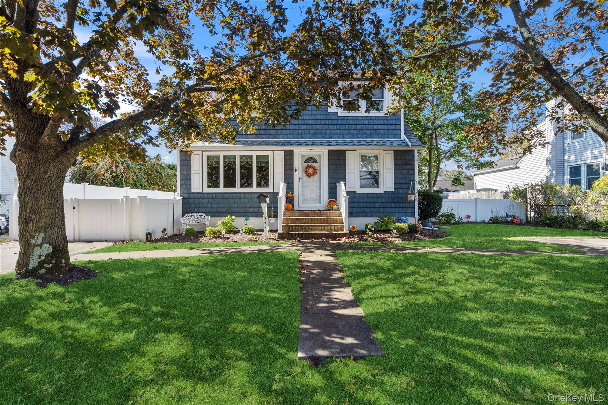 Welcome to your ideal Lindenhurst rental !