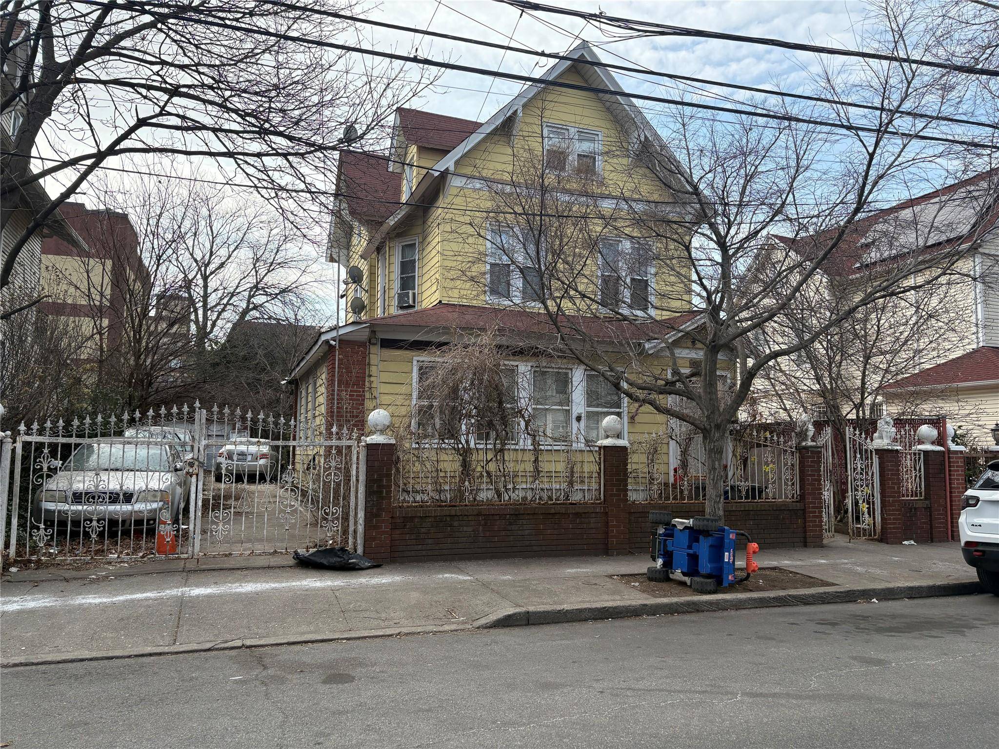 Incredible lot for Purchase Development.