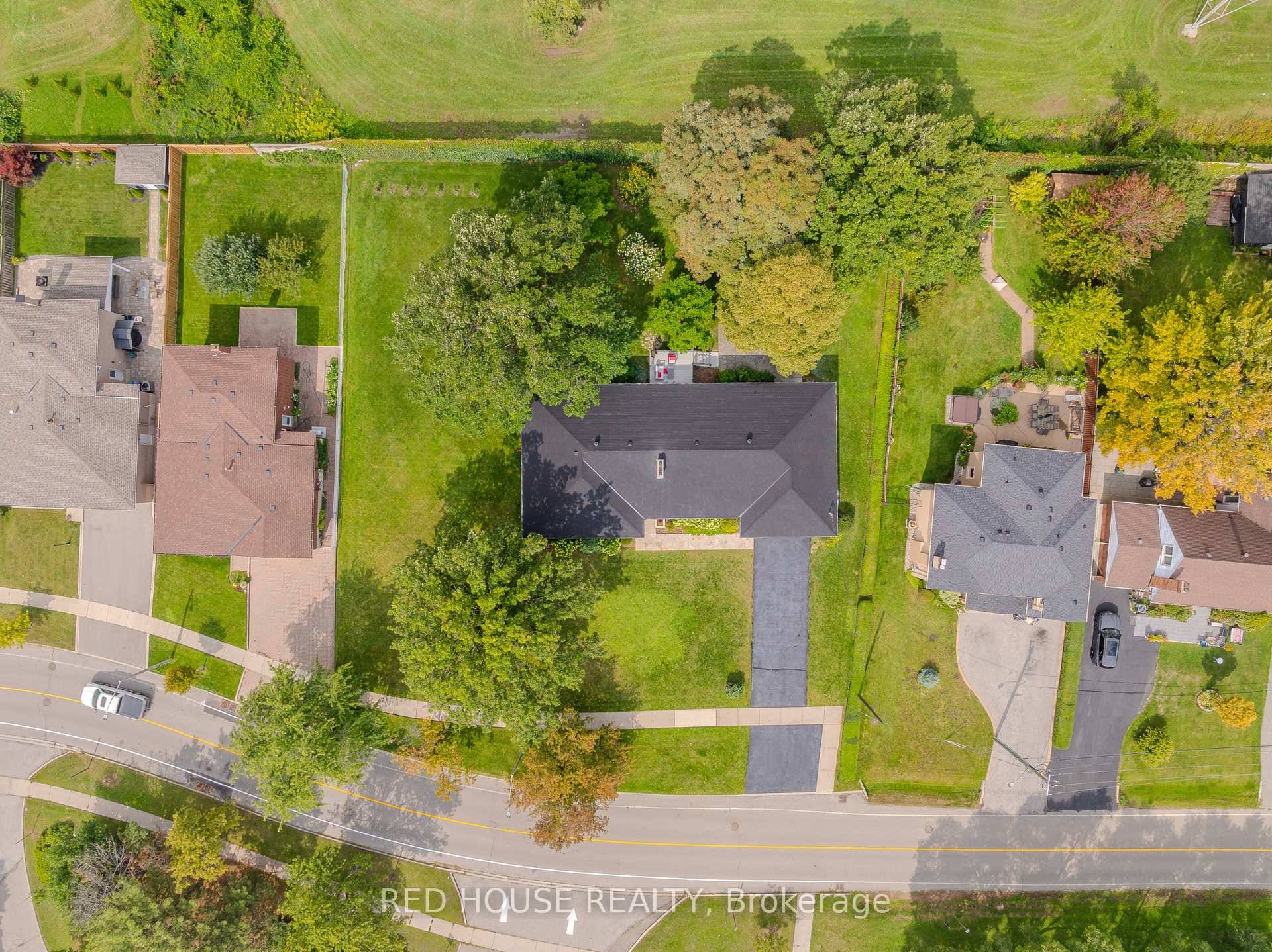A rare opportunity of for all Builders, Investors, Developers in Mississaugas highly sought after Lakeview community.