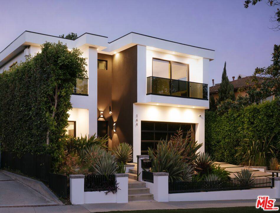144  N Bowling Green Way 5BR Brentwood La
