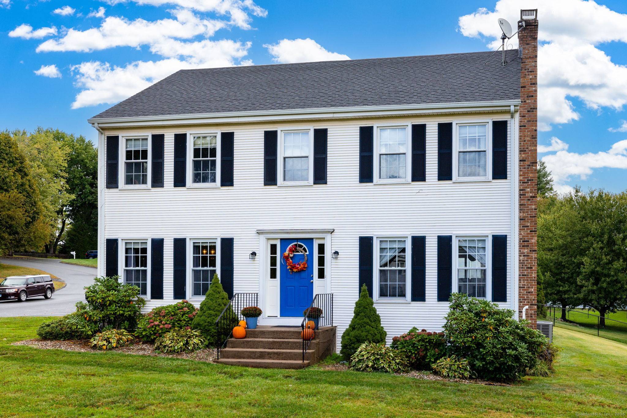 Welcome to this beautifully maintained Classic Colonial offering 1, 872 square feet of living space in one of Newington's most convenient cul de sac locations.