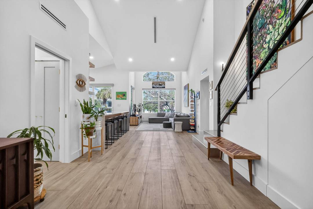 Completely updated and customized unit in Sea Colony.