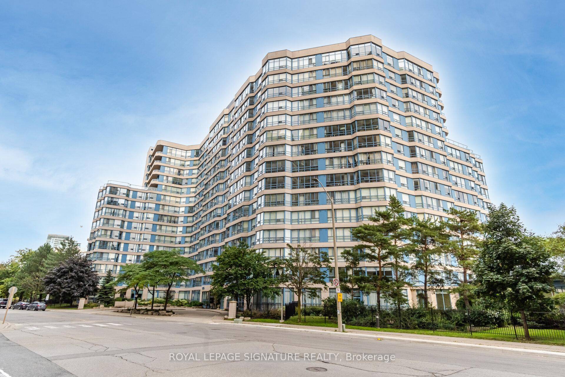 Enjoy breathtaking panoramic south views of the city skyline from this beautifully condo at 250 Webb Dr, Suite 1401 in the heart of Mississauga !
