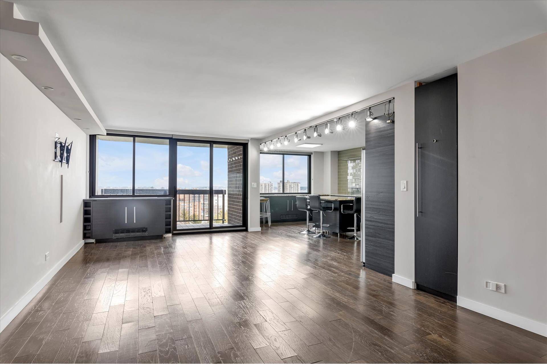 Welcome to your dream home located in the heart of Bayside.