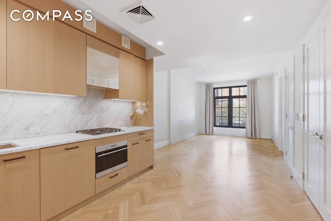 South Harlem luxury living at its best triple mint 1 bedroom in a premier full service condo Welcome to 300 West 122nd Street, Unit 4F, a sunny one bedroom in ...