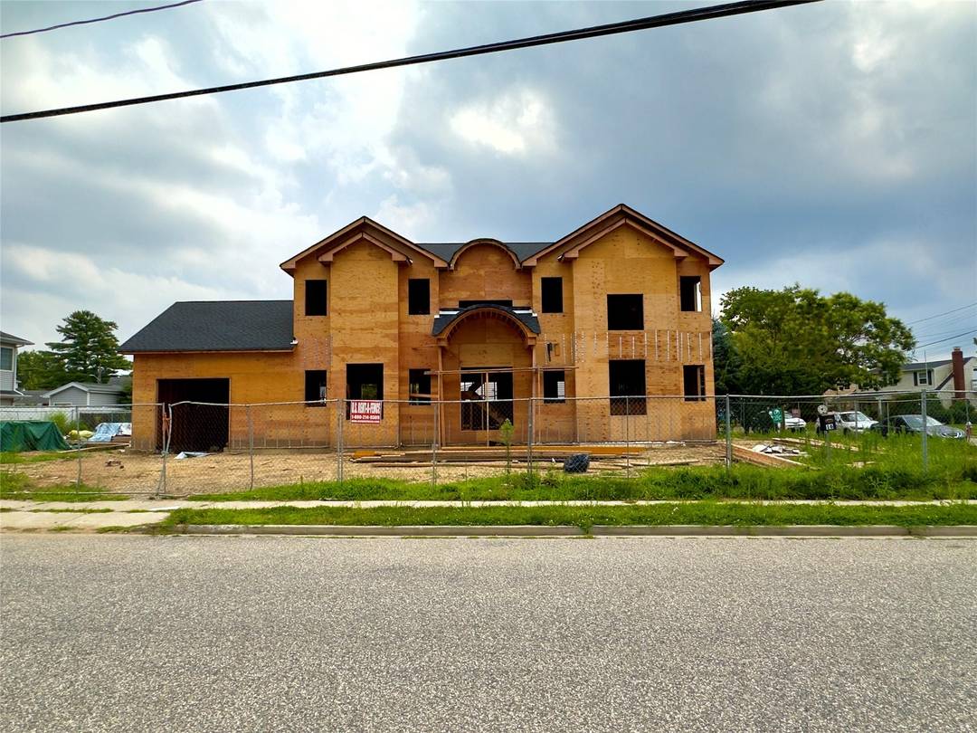 Brand New Colonial Under Construction in Prime Hicksville Location !