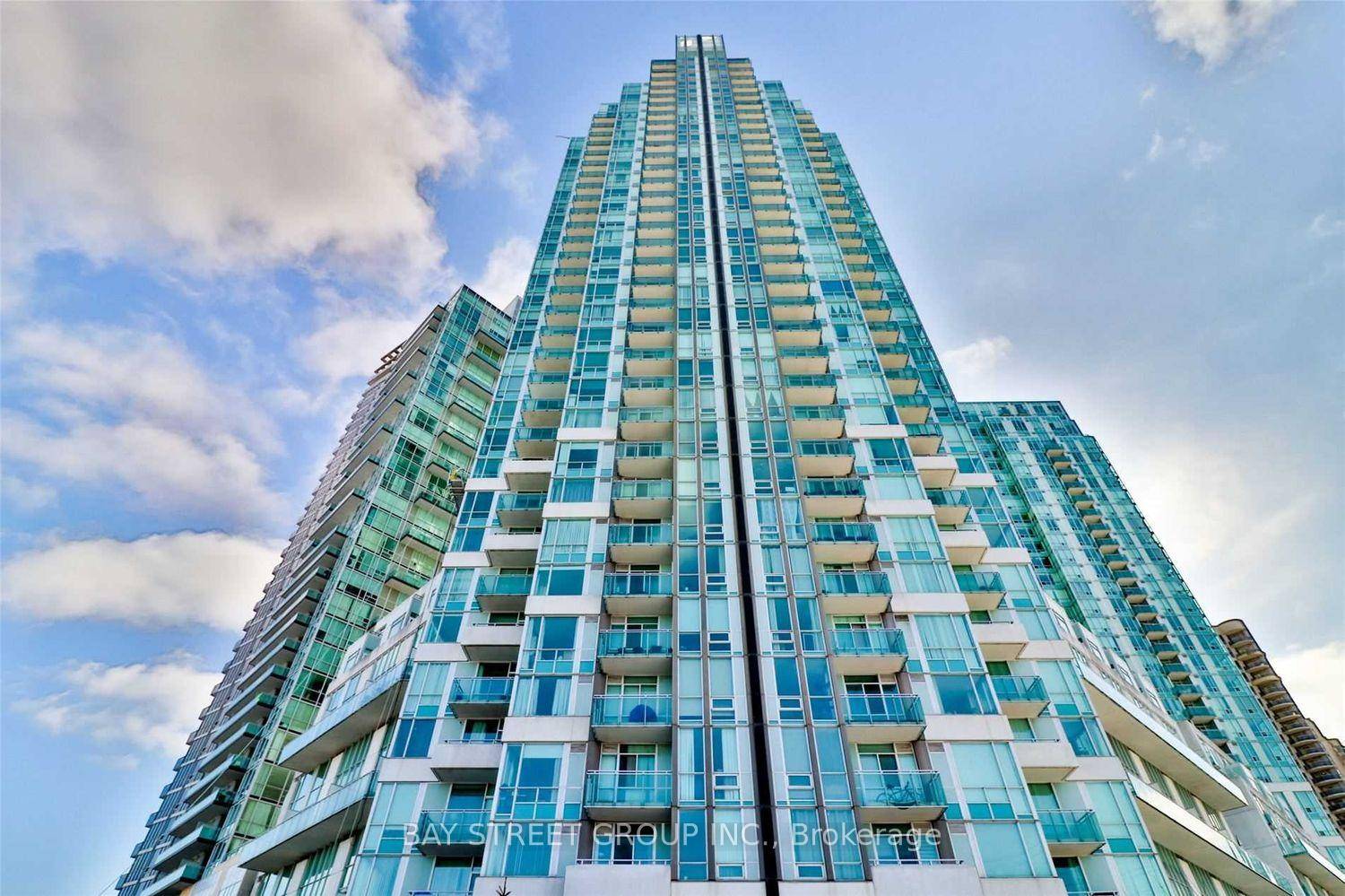 Luxury 2 bedroom condo located in the heart of Mississauga, Conveniently across from city hall and Square one.