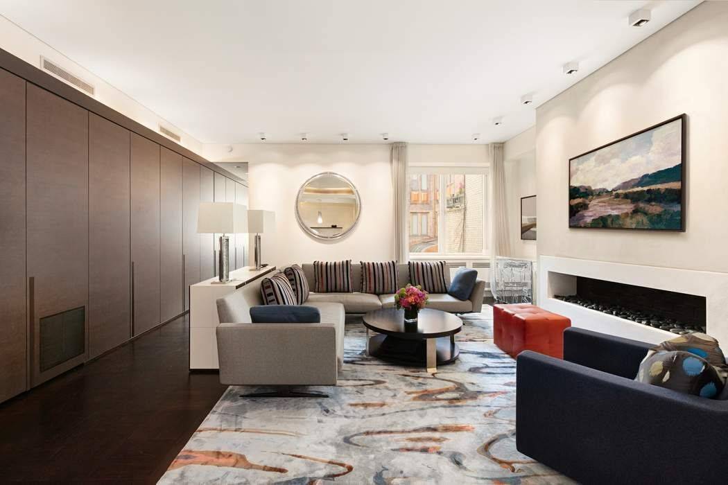 Located in a discreet Condominium mansion, with an elegant limestone facade, this turnkey residence offers a rare combination of architectural integrity and modern conveniences.
