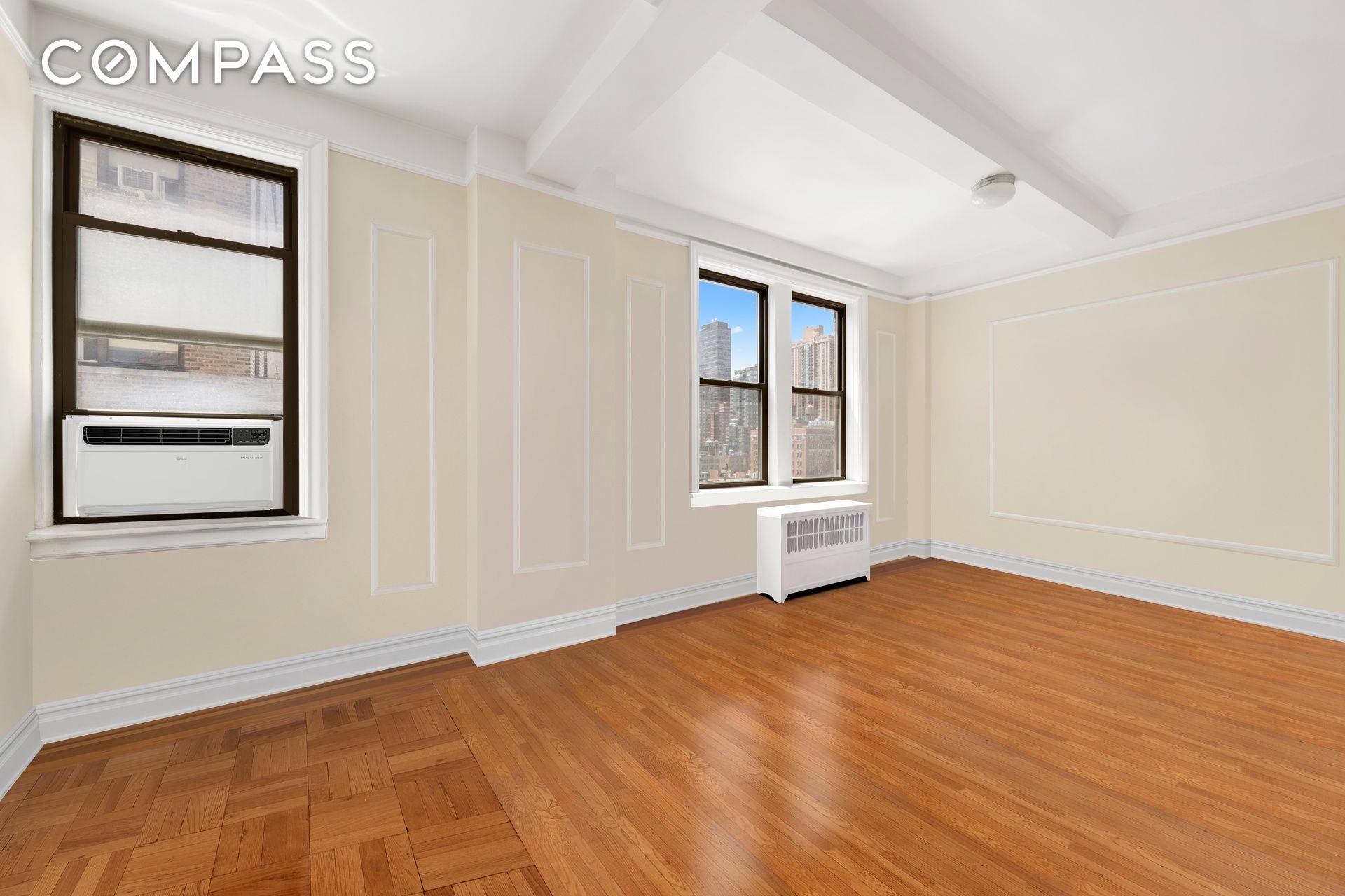 First showings on Sunday 5 11 All showings including open houses by private appointment only Rare south facing studio offered for the first time in over 40 years !