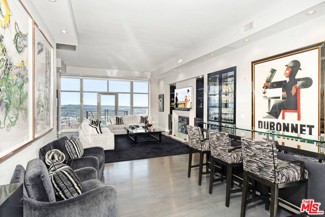 10776   Wilshire Blvd 3BR Westwood La