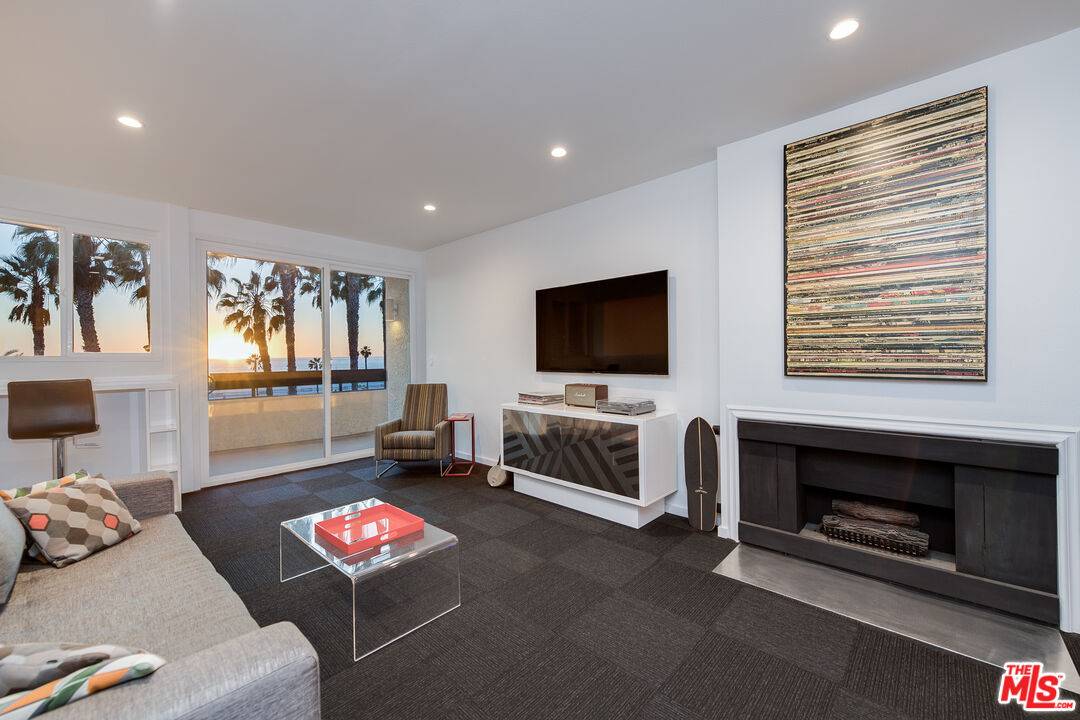 2221   Ocean Ave 1BR Santa Monica La