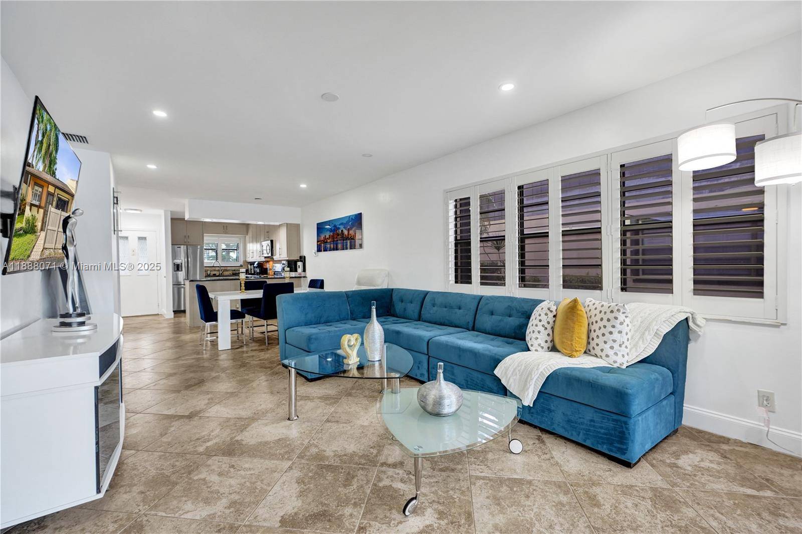 Beautiful Villa in a desirable Margate community, offering a breathtaking lake view from the main living areas.