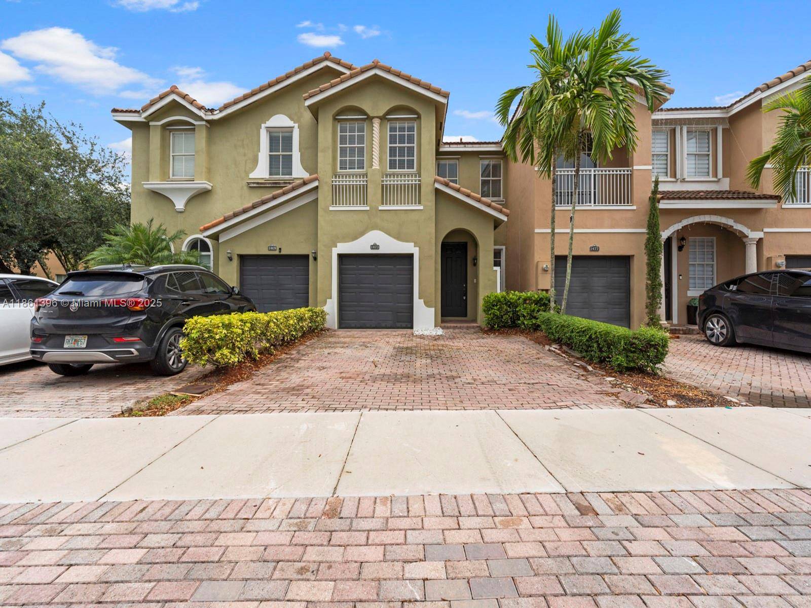 Beautiful, huge 3 bedroom 2.