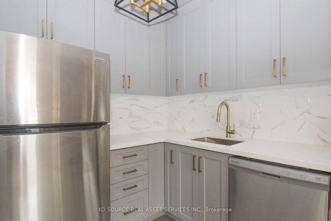 Beautifully renovated and fully furnished 2 bedroom, 1 bathroom apartment located in the heart of Peterborough.