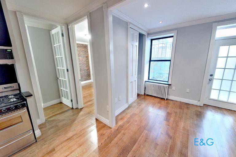 Available March 1st, 2025 Terms 17 24 monthsBeautiful newly renovated 5 bedroom duplex apartment with gorgeous private garden.