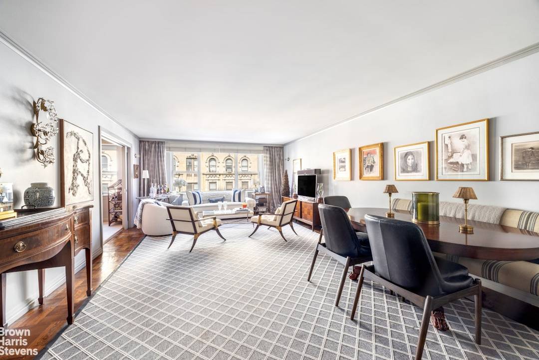 As one of only four duplexes in the building, Residence 6 7C offers the ambiance of a refined home, perfectly located in the heart of the Upper East Side.