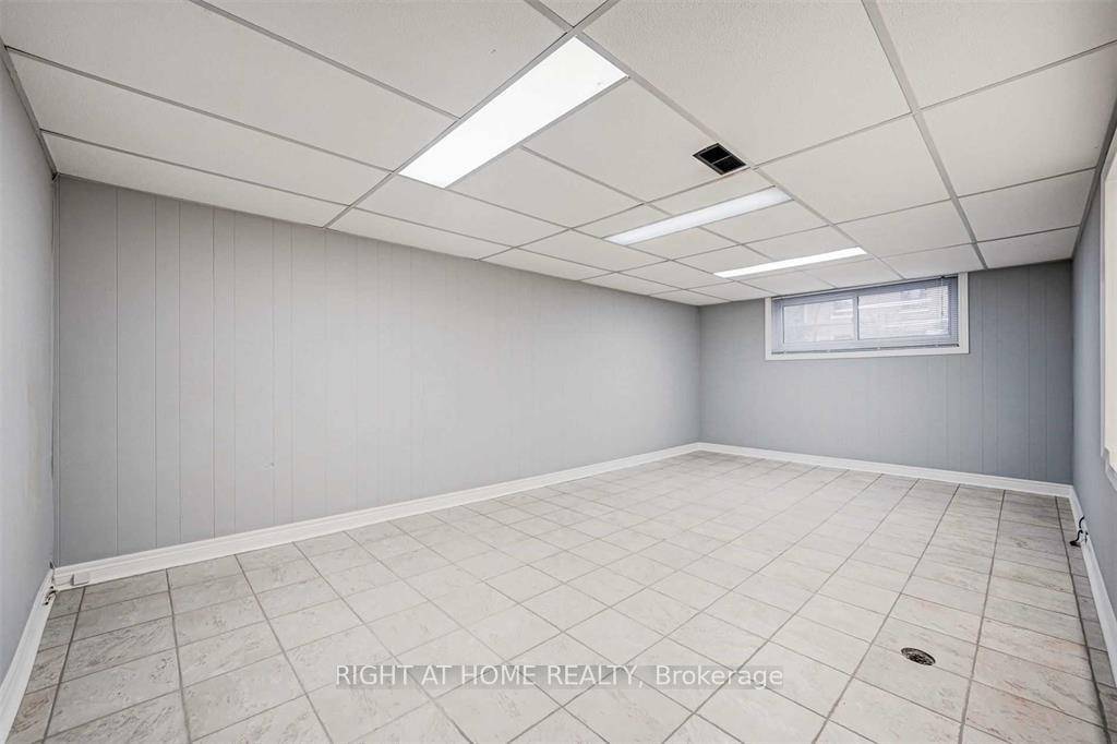Spacious and bright 2 bedroom basement unit.