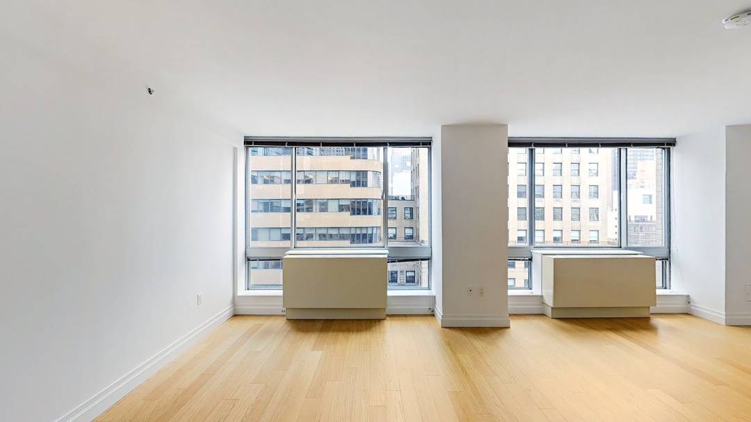 This spacious and well appointed top floor Penthouse STUDIO 1BA includes a separate sleeping ALCOVE that fits a queen sized bed.