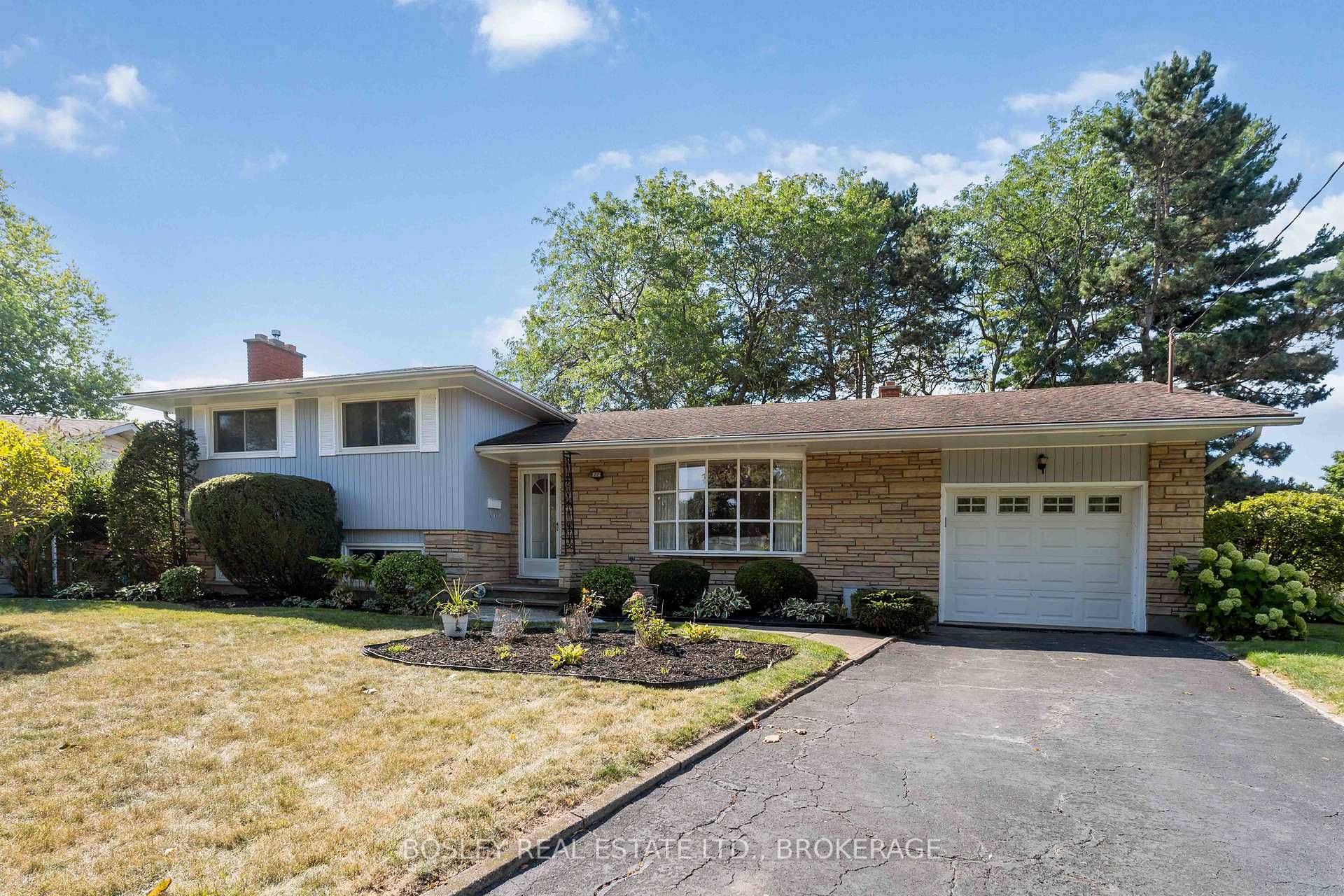 Welcome to 27 Meadowlark Crescent A Rare Gem Steps from Lake Ontario.