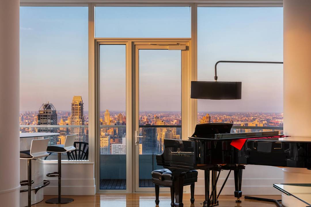 Spectacular Corner Residence with Iconic Views at 252 East 57th Street Welcome to this stunning corner home perched on the 59th floor, offering sweeping panoramic views of Central Park, the ...