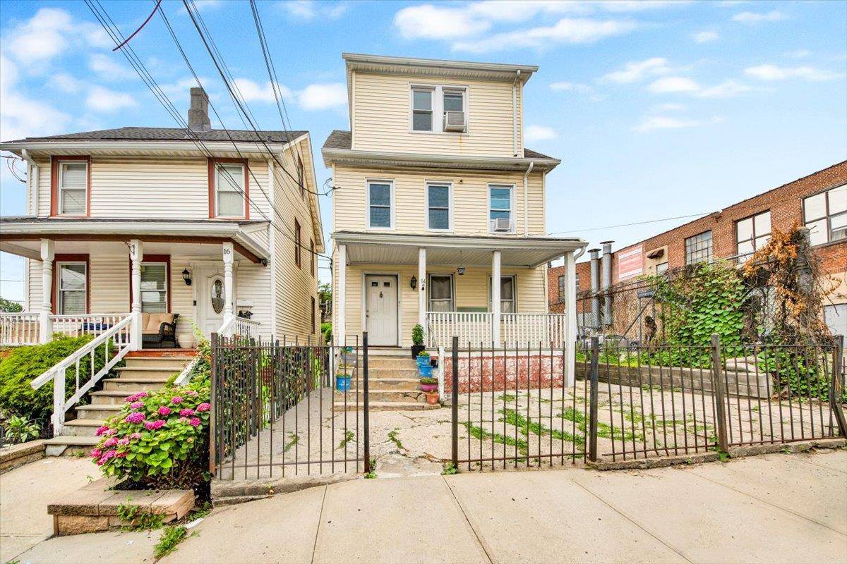 Discover this versatile and inviting two family residence situated just minutes from the vibrant New Roc City Center.