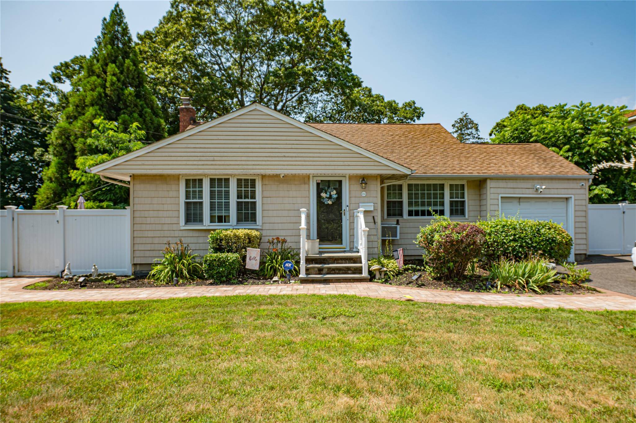 The 4 Bedroom 2 Full Bathroom West Islip Home you ve been waiting for !