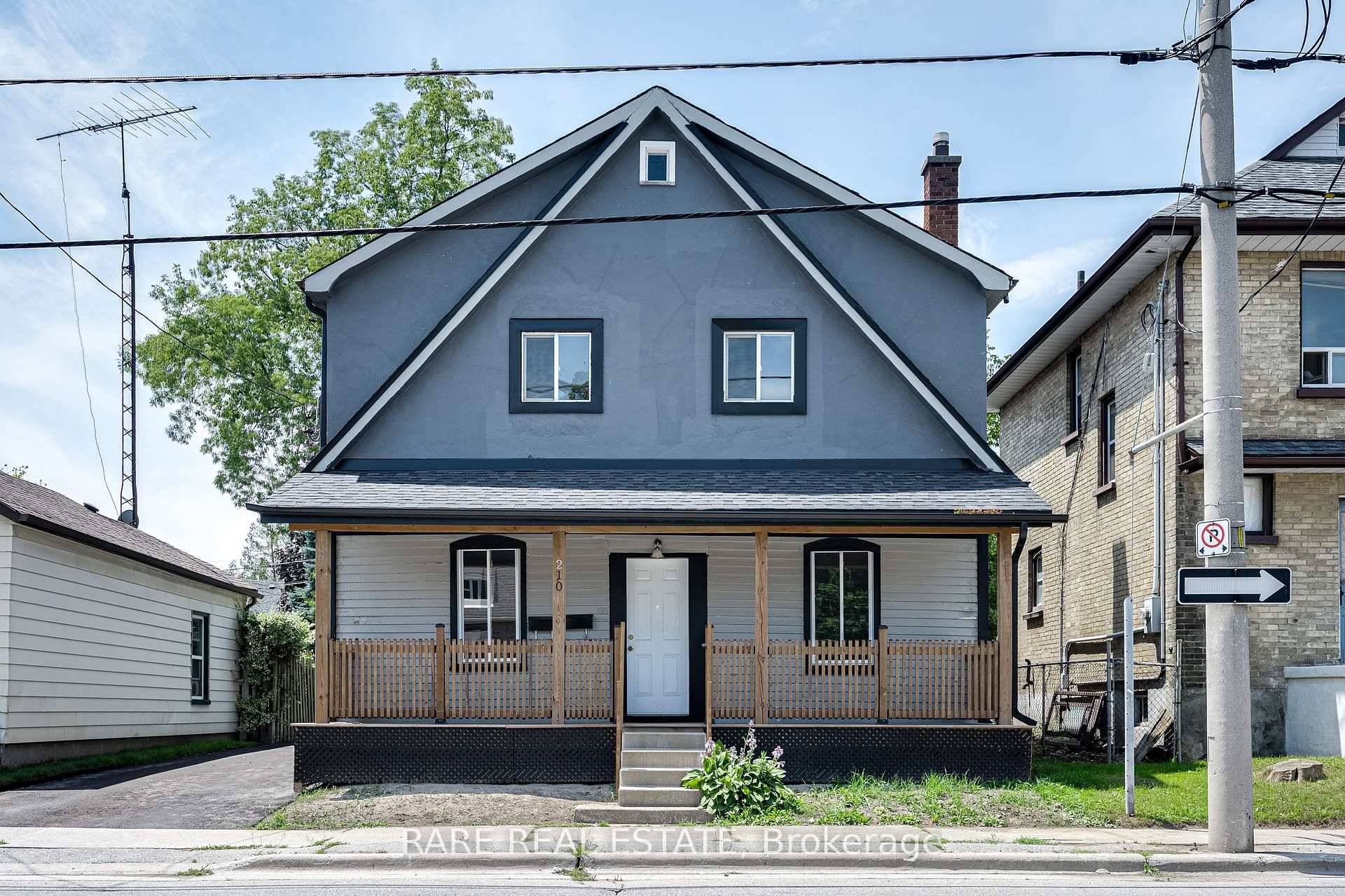 Step into this stunning, renovated upper unit, featuring 3 spacious bedroom with lots of natural sunlight.