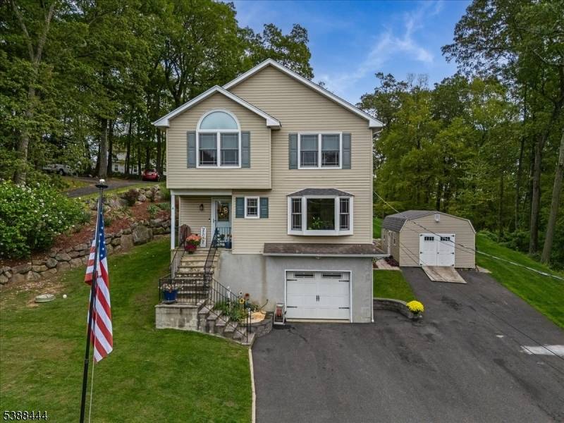 Stunning Lake Hopatcong Views !