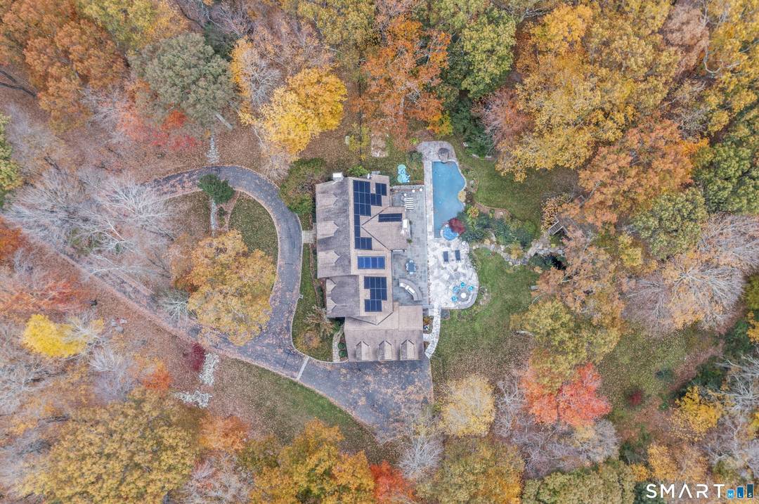 Private Estate Redding, CT 90 Minutes from NYC Available for 2 to 6 Month Lease Welcome to The Manor, a private estate on nearly seven acres of pristine Connecticut countryside, ...
