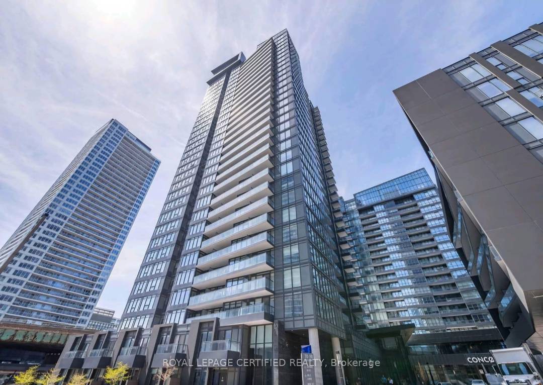 Welcome to this gorgeous modern 1 bedroom and den unit in Concord Cityplace, in the heart Of Downtown Toronto.