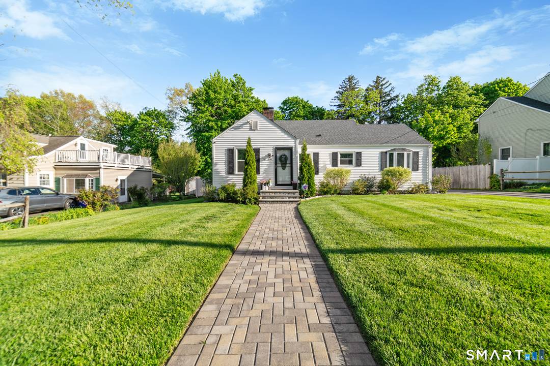 Welcome Home to Chatfield Drive !