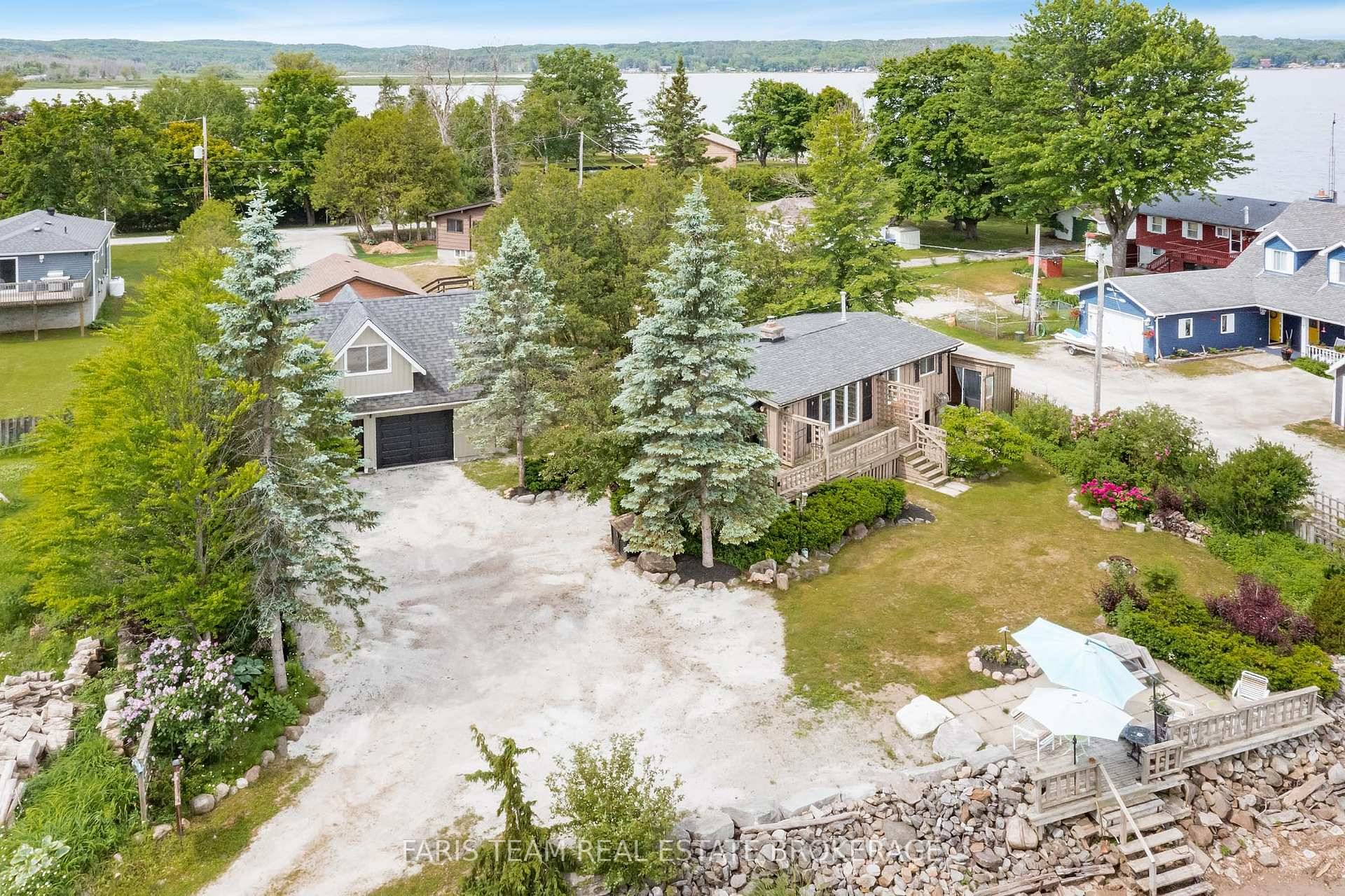 Top 5 Reasons You Will Love This Home 1 Charming year round home or cottage retreat, just minutes off Highway 400, an ideal summer getaway or peaceful escape in any ...