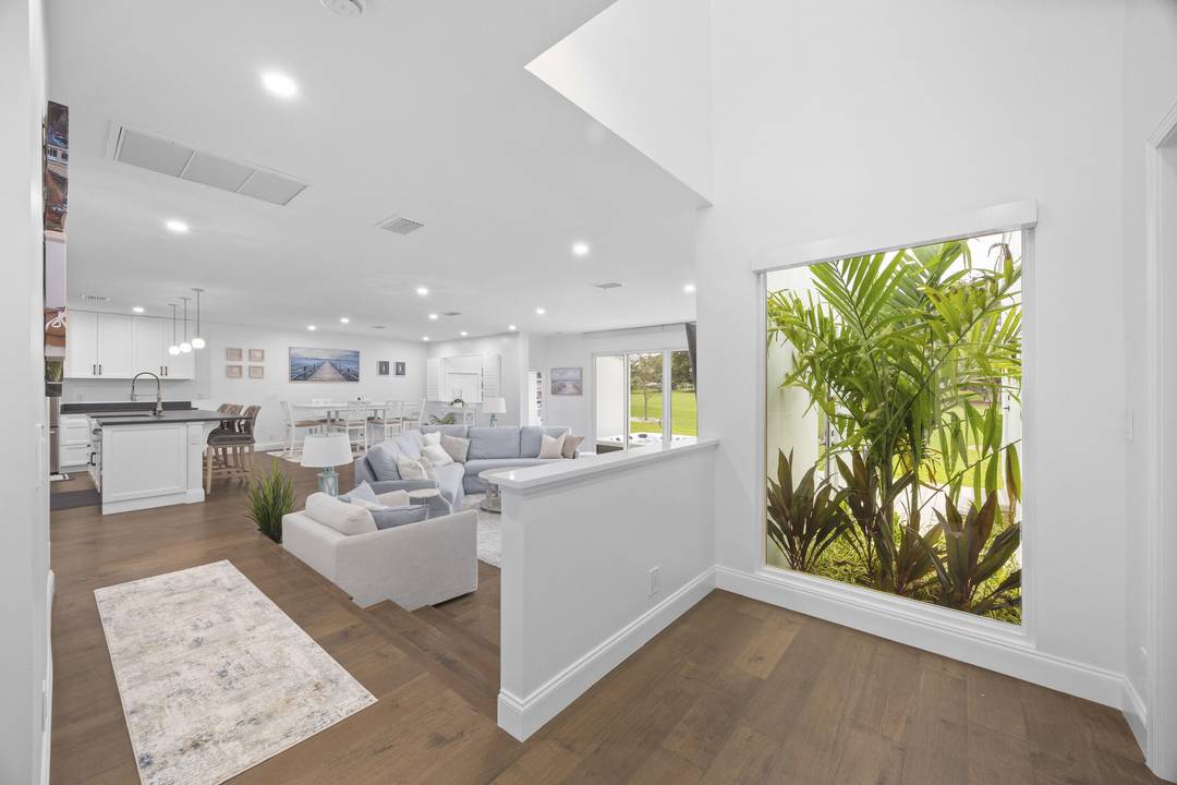 Experience the season from an elegant residence in Baytowne at Jonathan's Landing, one of Jupiter's most exclusive and sought after gated communities.