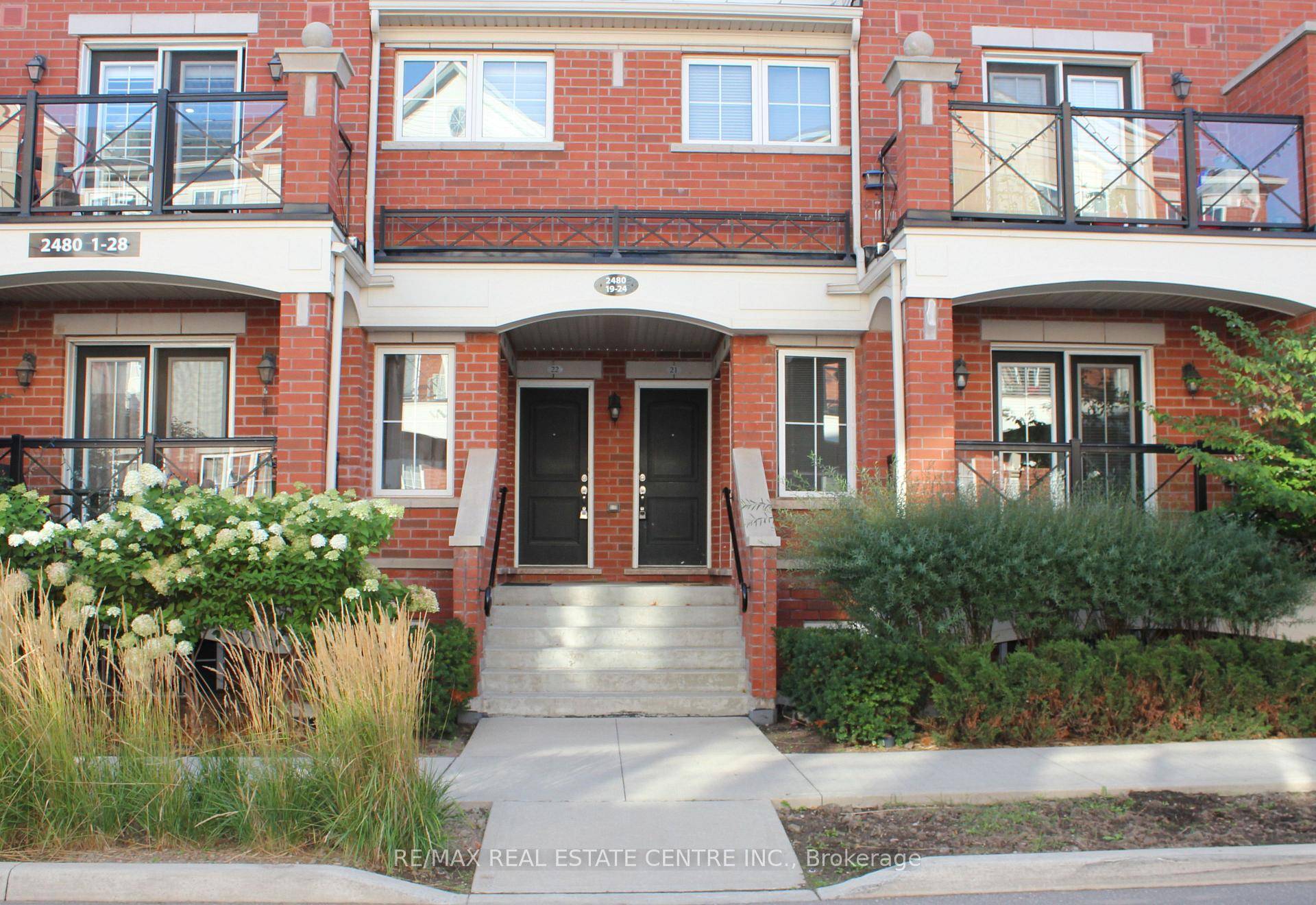 Rent INCLUDES On Demand Hot Water Heater Rental amp ; Water This Beautiful Victoria Model Stacked Condo Townhome Is Spotlessly Clean amp ; Features 855 Sq Ft Of Open Concept ...