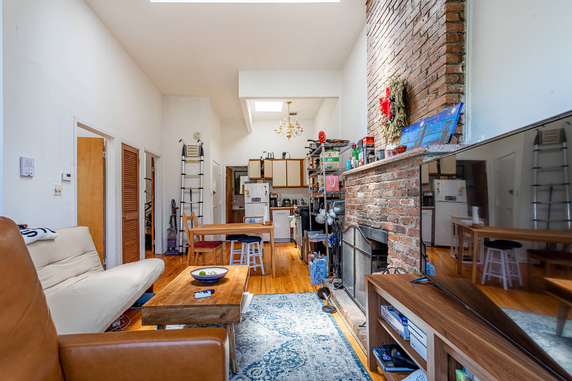 Sun Filled Top Floor Gem in the Heart of Park Slope Welcome home to this exceptionally bright, uniquely charming two bedroom apartment nestled in the very heart of Park Slope.