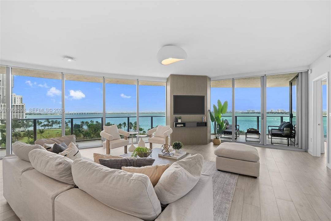 Welcome to Condo Bay at Aria on the Bay a residence designed to capture Miami from every angle.