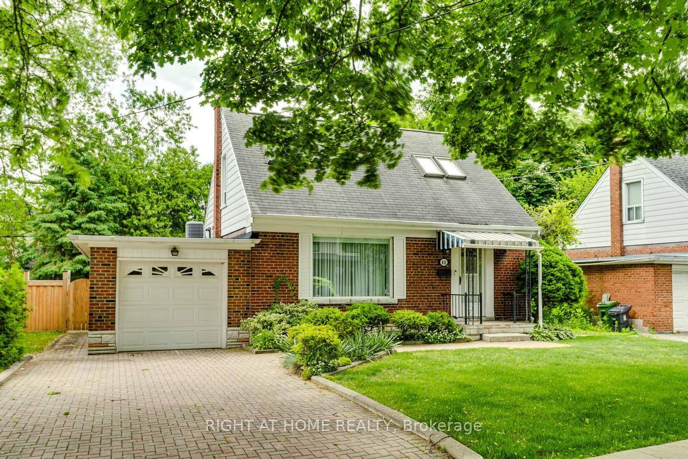 Welcome To Charming Queensway Village !