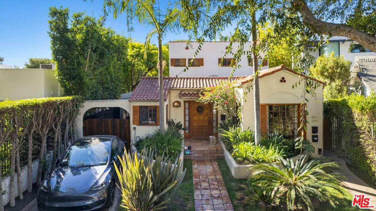 551   Westmount Dr LA