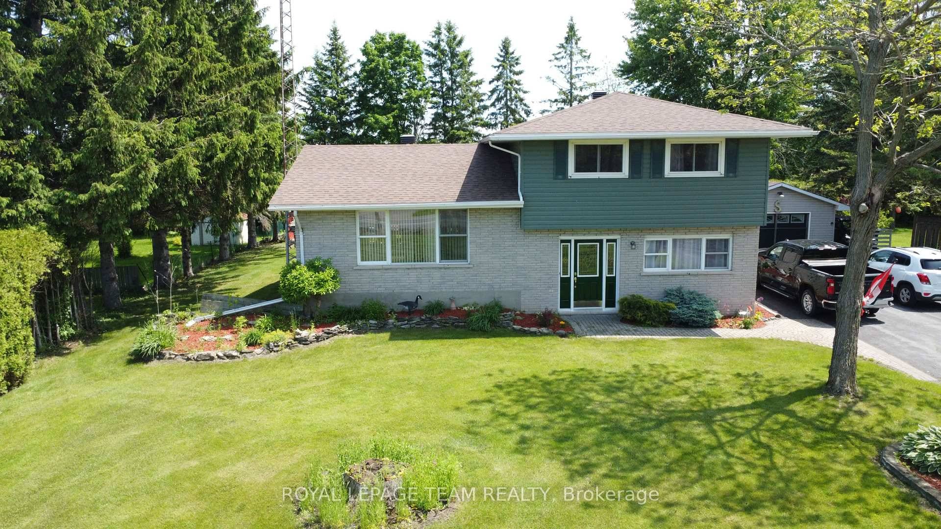 Sitting back from the road is 4951, a very well kept 3 BR, 2 bath side split, only minutes to the town of Morrisburg and the St.
