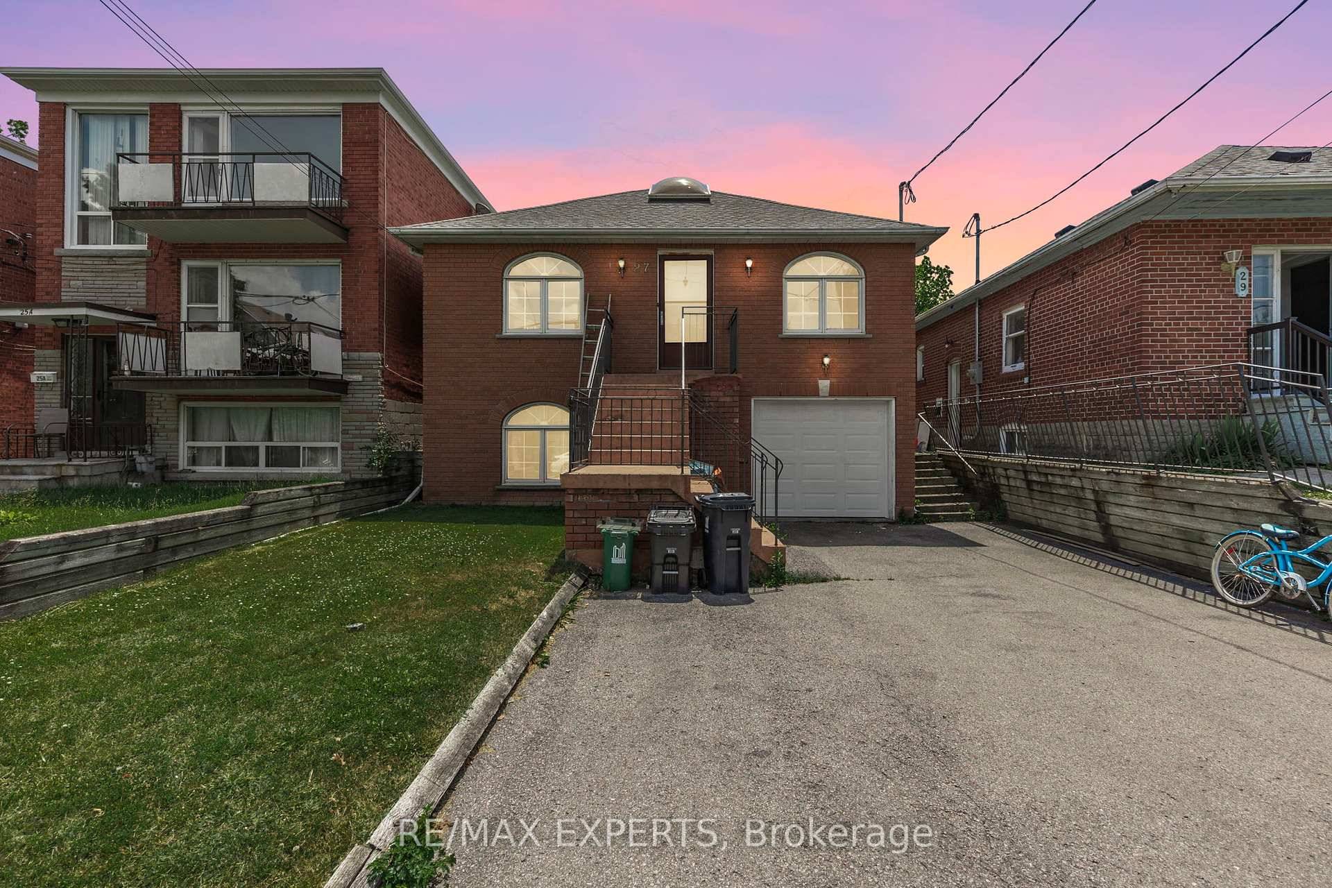 Welcome to 27 Venn Crescent, a rare find in a rapidly growing neighbourhood just steps to the new Eglinton LRT.