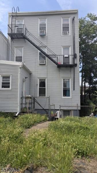 This turn key 6 units property has been fully renovated to deliver exceptional value and long term reliability.