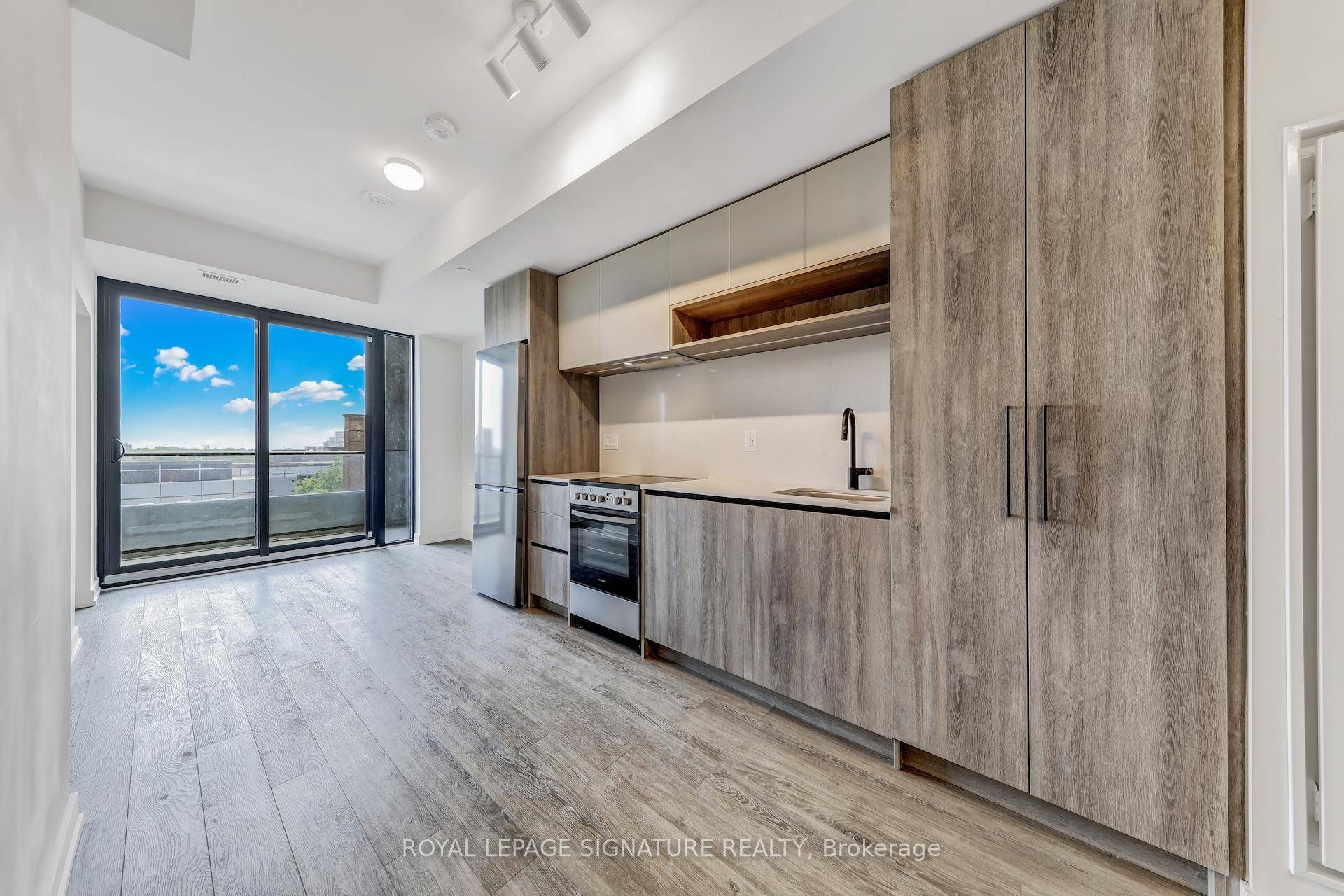 Discover luxurious urban living in this beautifully designed 1 Bedroom Den suite with Two Bathrooms.