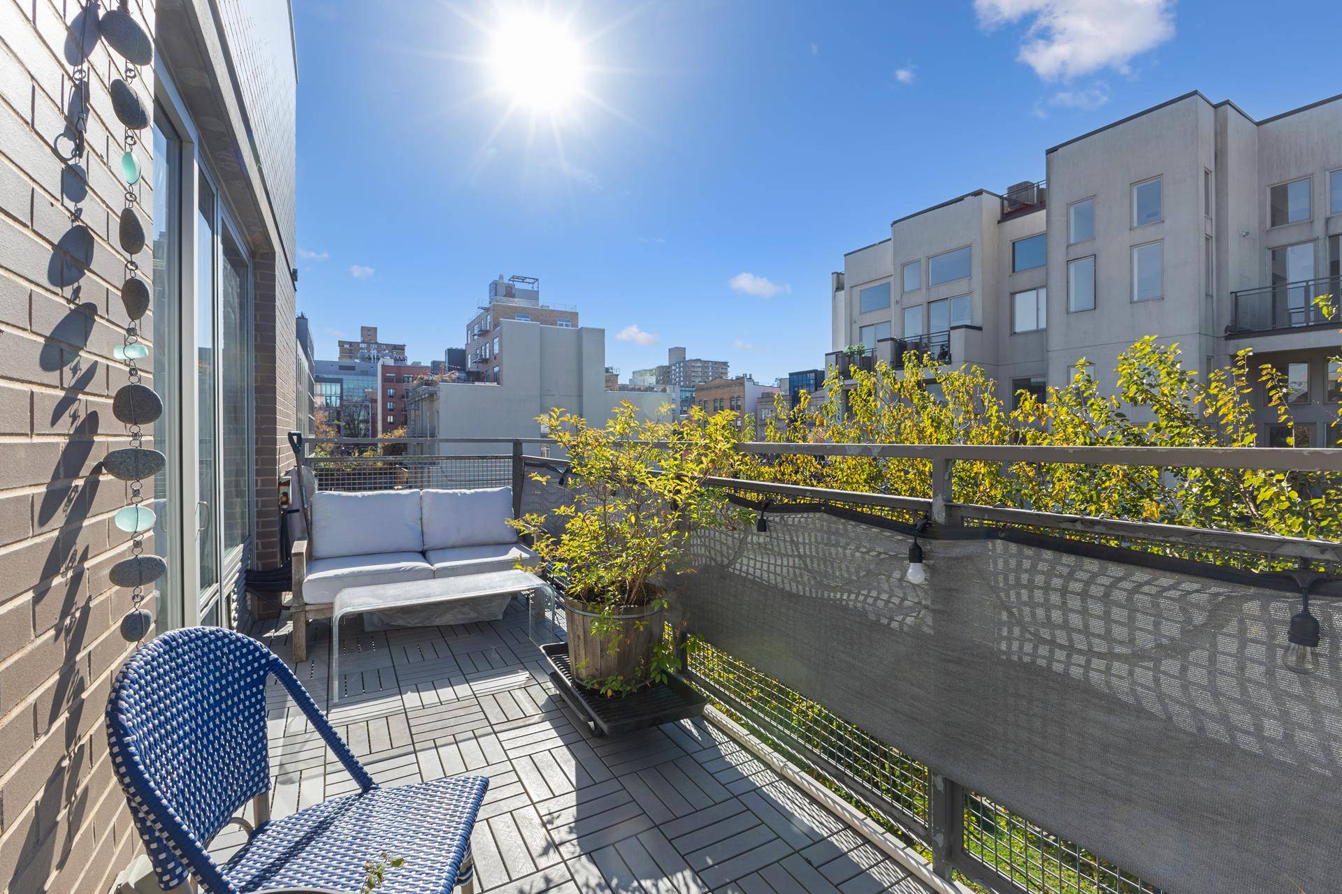 Residence 4A at 72 Steuben Street is an oversized 2 bed 2 bath apartment that resides on a quiet tree lined block in the heart of Clinton Hill.