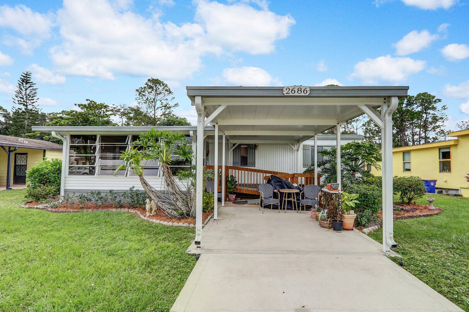2 2w office, in the very desirable neighborhood of St Lucie Falls.