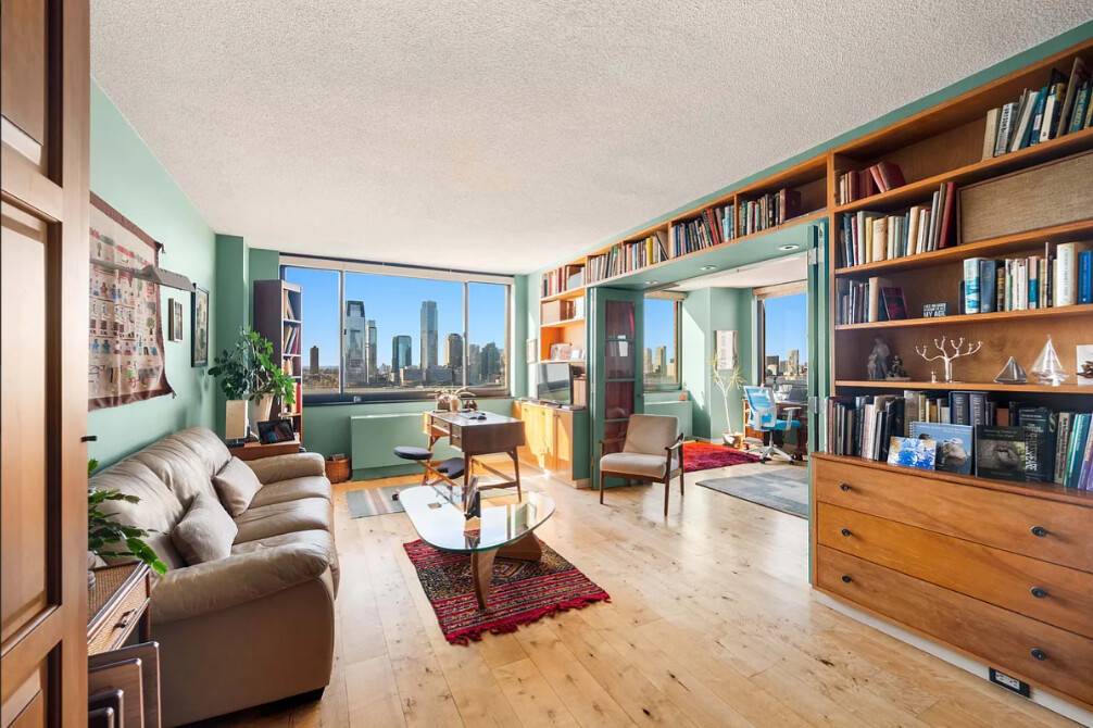 If you want views, this is the apartment for you !