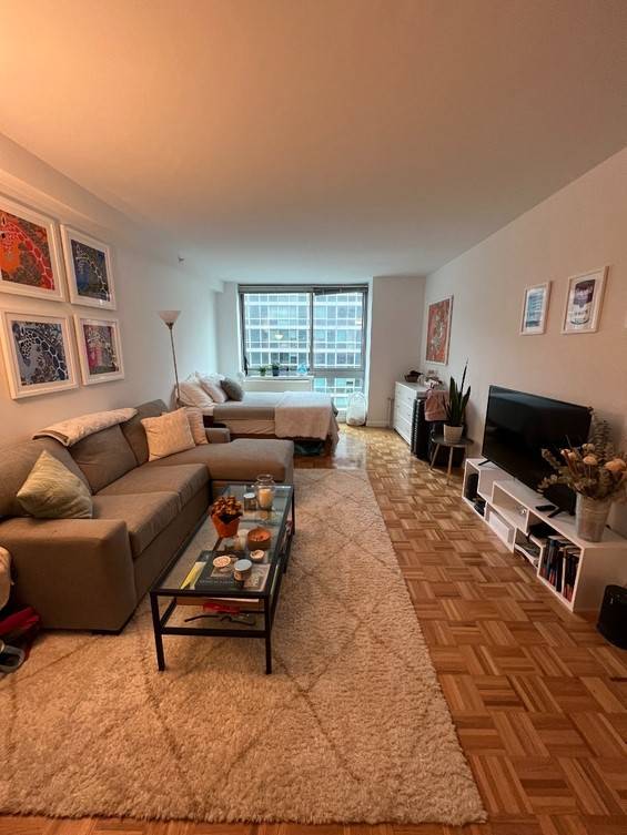 Elegant and spacious Studio available with floor to ceiling windows.