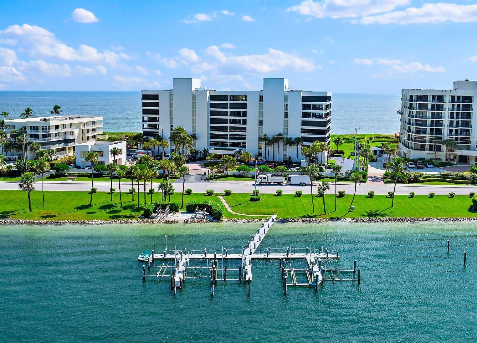 Discover coastal living at its finest in this spacious 3 BD residence on Jupiter Island w breathtaking pass through views of both the ocean intracoastal.