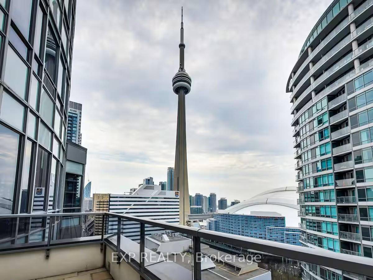 Stylish Downtown Escape in the Heart of the City Discover urban sophistication in this spacious 2 1 bedroom, 2 bath suite located at the landmark The Element in Toronto's vibrant ...