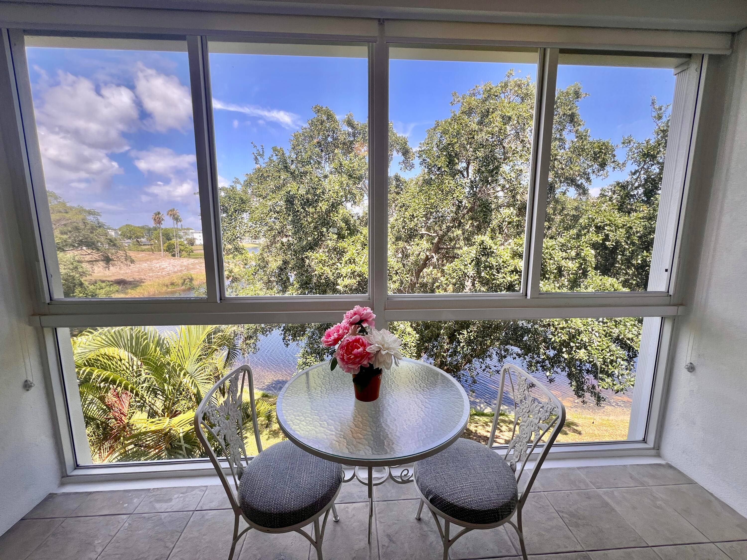 RARE 1 BR 2 FULL BATH GRANTHAM CONDO ON WIDE LAKE.