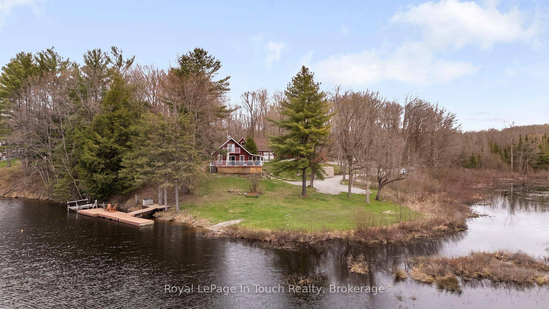 MACLEAN LAKE OF GLOUCESTER POOL4 Seasons Cottage Home w Privacy amp ; 730 feet on a Secluded Bay w Deep Water Dockage a 4000lb Boat Lift included.